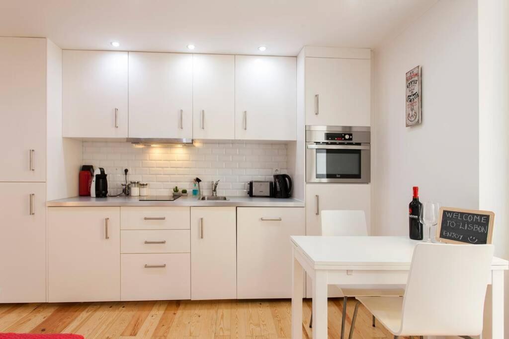 Apartment Charming In Mouraria Lissabon